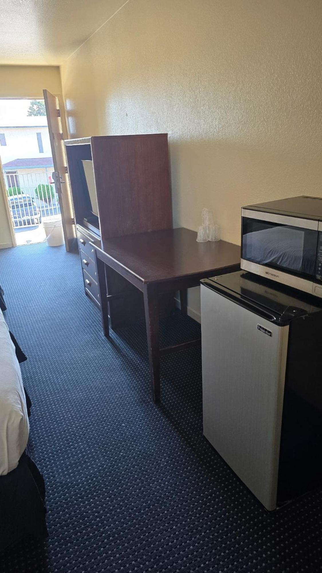 Terrace Inn And Suites El Cerrito Luaran gambar